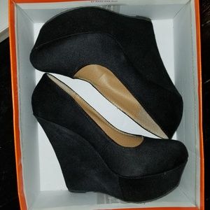 BRAND NEW BLACK WEDGED HEELS